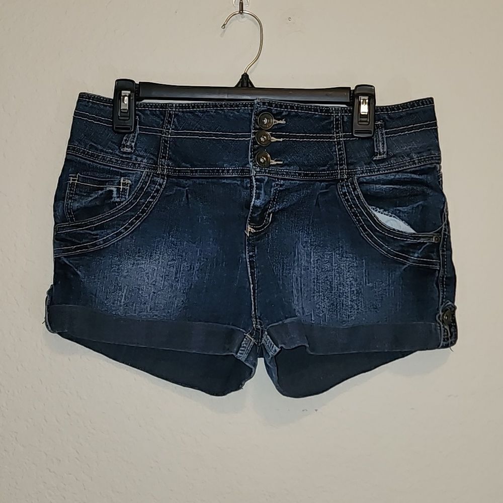 Truce Shorts Size 13